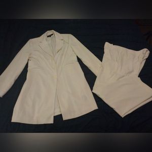 Signature By Larry Levine Ladies White Two Piece Pants Suit